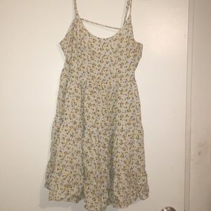 White sundress with yellow Daisy’s